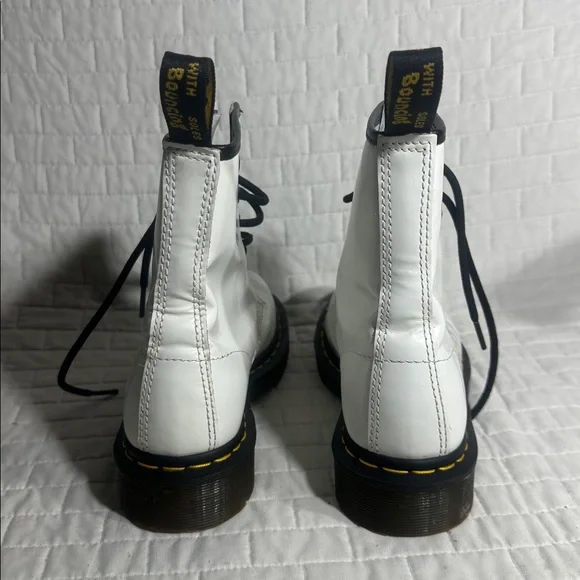 Dr. Martens 1460 8 Eye White Combat Boots with Black Laces. Please see photos - Picture 4 of 8